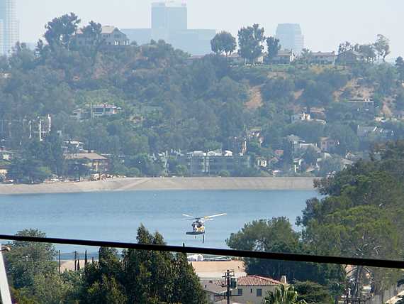 Helicopter picking up water in Silver Lake